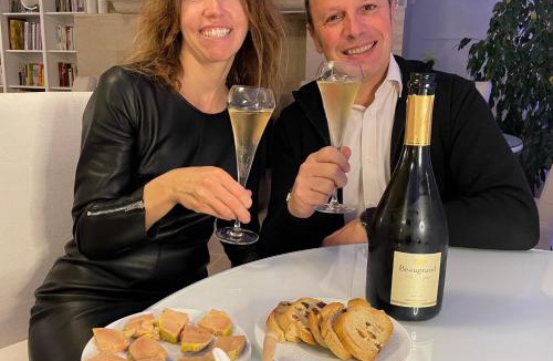 Villechetif Bed & Breakfast | Villa de la Croix - Maison d'hôtes à 4 minutes de l'A26 avec parking