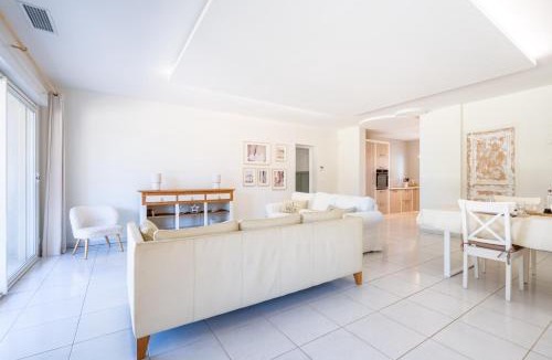 La Bruguiere House | Villa des Alizés