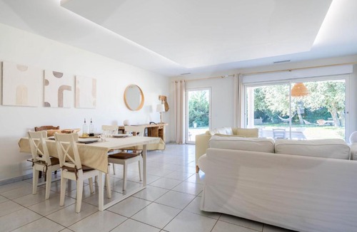La Bruguiere House | Villa des Alizés