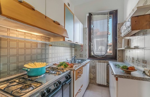 Reno Villa | Villa Eva: Leggiuno 5-Bed Villa for Families & Groups (Sleeps 10), Leggiuno, Italy