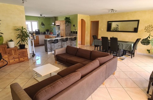 Lavelanet Villa | Villa Familiale Avec Piscine et Jeux Pour les Enfants