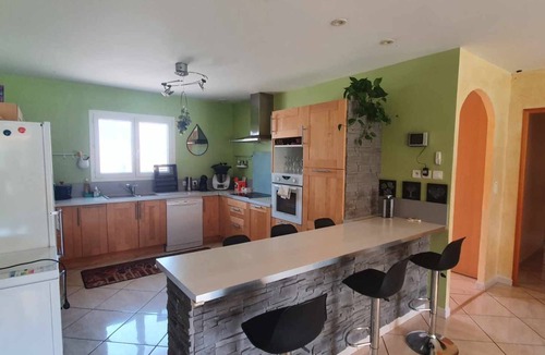 Lavelanet Villa | Villa Familiale Avec Piscine et Jeux Pour les Enfants