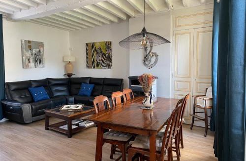 Fontaine-la-Gaillarde House | Villa Fontaine avec piscine intérieur chauffée-Maison de campagne Familiale -idéal Vacances ou Séjour Professionnel -3 chambres-Bureau séparé -Lit Bébé - Parking Facile & Gratuit