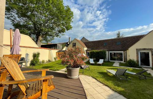 Fontaine-la-Gaillarde House | Villa Fontaine avec piscine intérieur chauffée-Maison de campagne Familiale -idéal Vacances ou Séjour Professionnel -3 chambres-Bureau séparé -Lit Bébé - Parking Facile & Gratuit