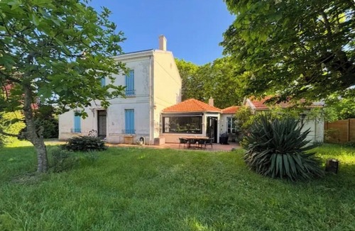 Lormont Villa | Villa for 8 people with a heated pool Bordeaux Business Trips & Vacations