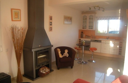 Rebais House | Villa 'Gite Bord de Mer Jacuzzi' with Private Terrace and Wi-Fi