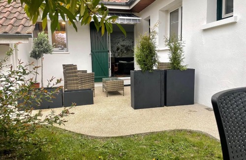 Saint-Andre-les-Vergers Hotel | Villa Hotel