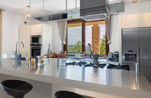 Belvedere Langhe Villa | Villa 'In Langa' with Mountain View, Private Pool and Wi-Fi