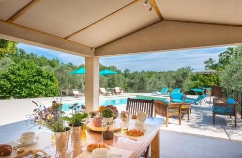 Saint-Cezaire-sur-Siagne Villa | Villa La Bergerie by Villa Plus