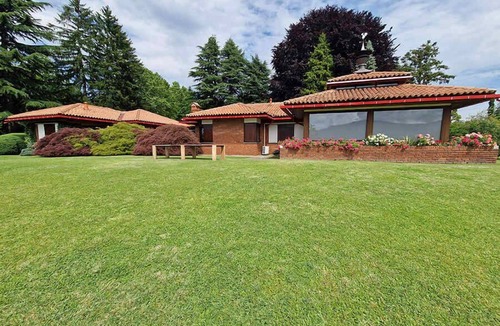 Cerro Villa | Villa Laveno Summary: