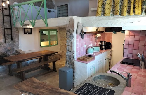 Mons Villa | Villa 'Lou Peiraverde' with Private Pool, Private Terrace and Wi-Fi