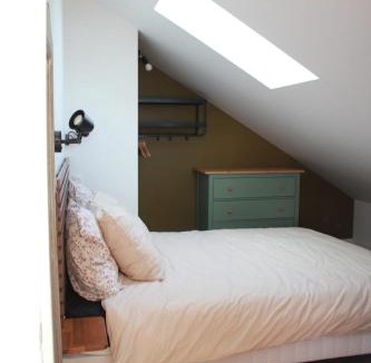 Plantieres Queuleu Apartment | Villa Madeleine - Appartement très ensoleillé proche centre ville