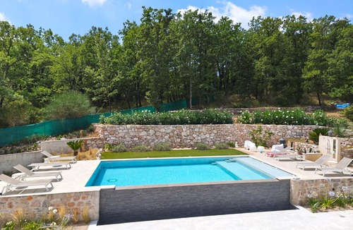 Mons Bed & Breakfast | Villa Maluan, Maison d'hôtes, nature et calme au Pays de Fayence