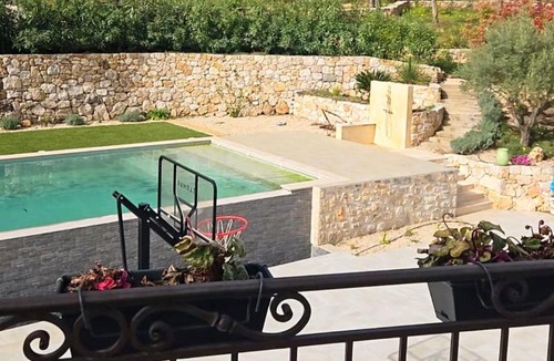 Mons Bed & Breakfast | Villa Maluan, Maison d'hôtes, nature et calme au Pays de Fayence