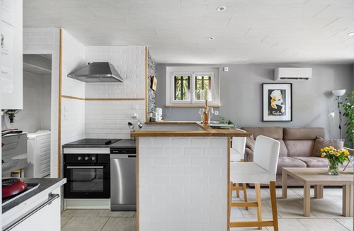 Cuers Apartment | Villa Nui - Comfortable apartment - Summer terrace and private parking.