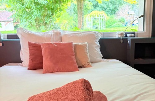 Paron Villa | Villa Oana - Heated Pool - Jacuzzi