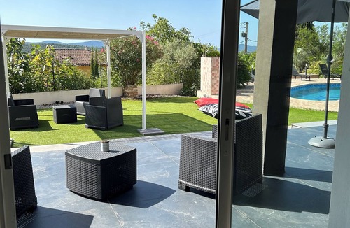Cuers Villa | Villa of even foot 140m2 on 2000m2 of ground with swimming pool