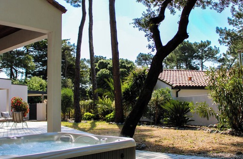 Bretignolles-sur-Mer Villa | Villa Pinède: 800m from Beach, Private Jacuzzi, Pine Forest, Sleeps 8