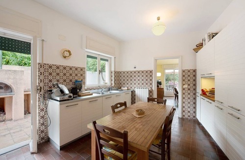 Arenzano Villa | Villa Roberta – Pool, Garden, WiFi & Private Parking, Privacy in the Pinewood