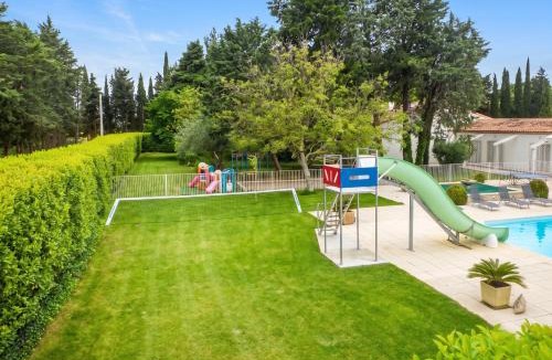 Meynes Villa | Villa spacieuse et élégante à Meynes avec piscine privée