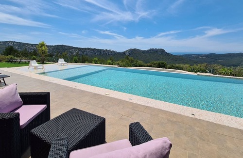 Le Beausset Other | Villa Vue Mer Panoramique et Piscine à Débordement Avec bar Intégré