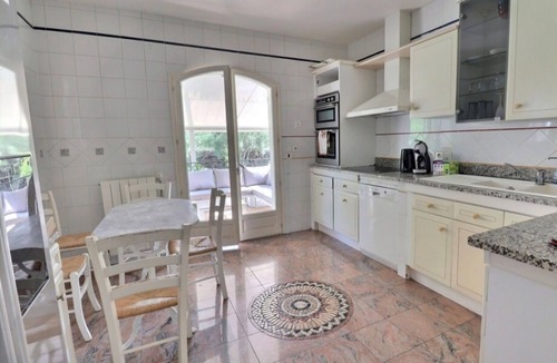 La Bouverie House | Villa with private pool, quiet location, 20 minutes from the beach