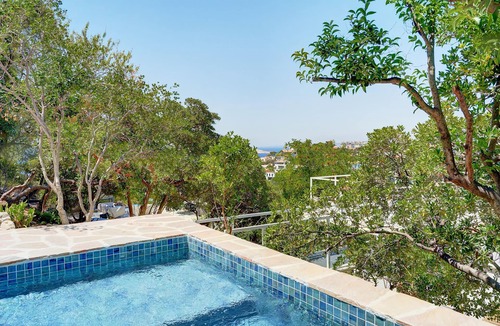 Roucas-Blanc Villa | Villa with large plot and pool overlooking the sea