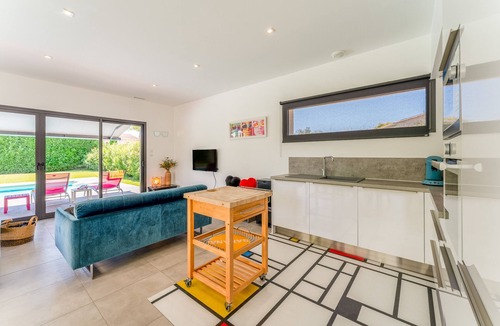 Cabannes Villa | Villa 'With Private Pool' with Private Pool, Wi-Fi and Air Conditioning
