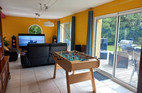 Lannion House | Villa with spacious rooms, garden, quiet location and walking distance to the beach/GR34