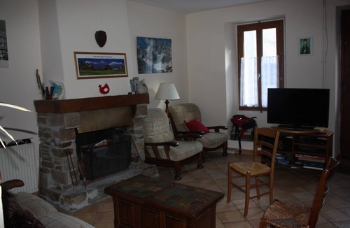 Saint-Mamet House | Village House in Naturally Cool Mountain Setting Near Bagnères de Luchon