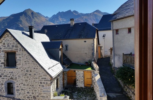 Sazos House | Village house near the thermal baths, ski resorts
