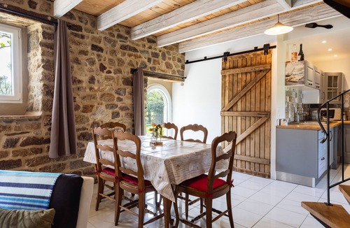 Ploubezre House | Vintage Kerlipot House with Private Terrace, Shared Garden & Wi-Fi in Ploubezre