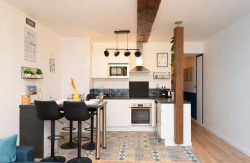 Sedan Apartment | Vue magnifique sur le Château fort, dans le centre historique
