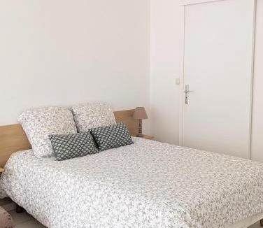 Planguenoual Apartment | Vue mer avec terrasse- face à la plage et au sentier de rando