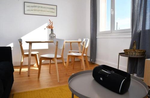 Tarbes Apartment | Vue Pyrénéenne Élégante avec 2 chambres