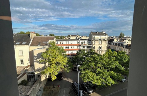 Barbatre Apartment | We Live In R - Suite 301