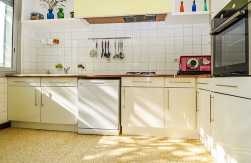 Meynes House | Welcome to this cozy vacation home in a wonderful location between Avignon and Nîmes.