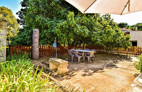 Meynes House | Welcome to this cozy vacation home in a wonderful location between Avignon and Nîmes.
