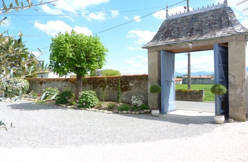 Villeneuve-de-Riviere House | Wellness center and its king size bedroom overlooking the Pyrenees