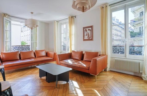 Notre-Dame-des-Champs Apartment | WHERE CONTEMPORARY LIVING MEETS THE SOUL OF HISTORIC SAINT-GERMAIN