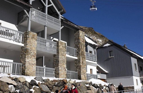 La Mongie Apartment | Wifi, 300m from ski slopes, fitness, swimming pool, terrace, tv, ski locker, 44m², Barèges/La Mongie