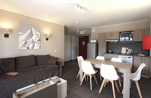 Pra Loup Apartment | Wifi, swimming pool, tv, ski locker, 22m², Pra Loup