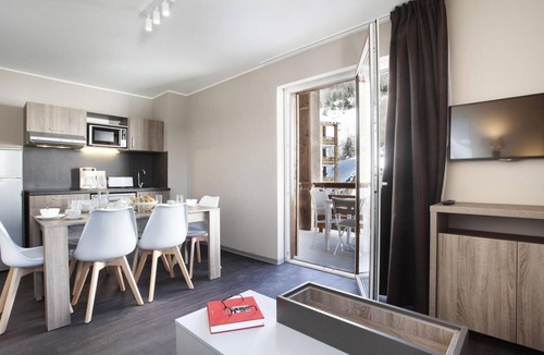Pra Loup Apartment | Wifi, swimming pool, tv, ski locker, 39m², Pra Loup