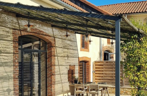 Maumusson-Laguian Apartment | Wine estate loft among vineyards in Gers