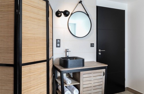 Chablis Apartment | 🍇 Winegrower's getaway in Chablis | Premium Suite with Sauna & Spa