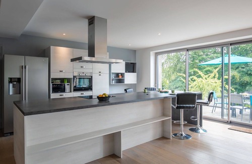 Morlaix Villa | Wonderful private villa for 8 guests with WIFI, TV, patio and parking