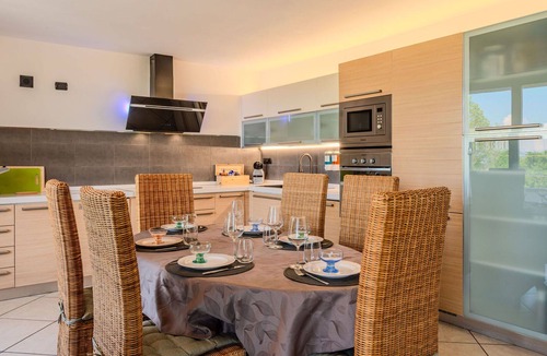 Casnate Con Bernate Villa | Wonderful villa with WIFI, private pool, A/C, TV, patio, pets allowed and panoramic view