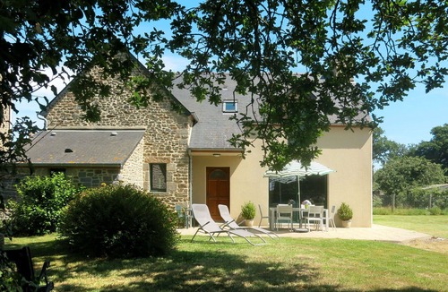 Le Tronchet House | Wonderful private villa for 6 guests with WIFI, TV and terrace