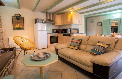 Pleurtuit House | Wonderful private villa for 6 guests with WIFI, TV, terrace and pets allowed