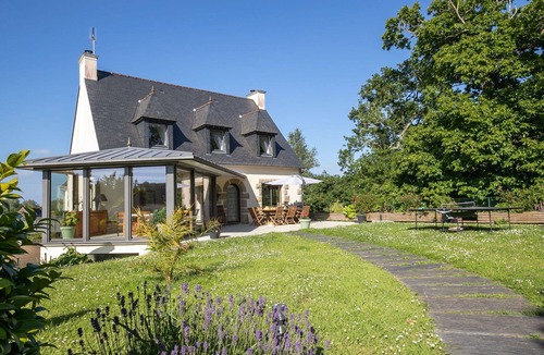 Ploumilliau House | Wonderful private villa for 10 guests with WIFI, private pool, TV and terrace